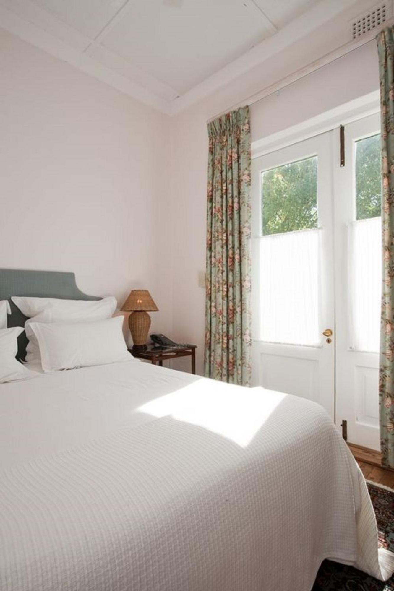 Medindi Manor Hotel Cape Town Room photo